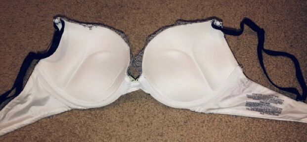 Illinois Girl Selling Her Bombshell Bras