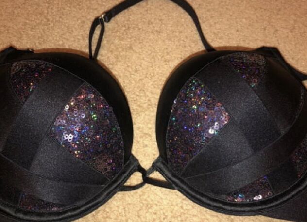 Illinois Girl Selling Her Bombshell Bras