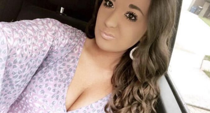 Illinois Girl Selling Her Bombshell Bras