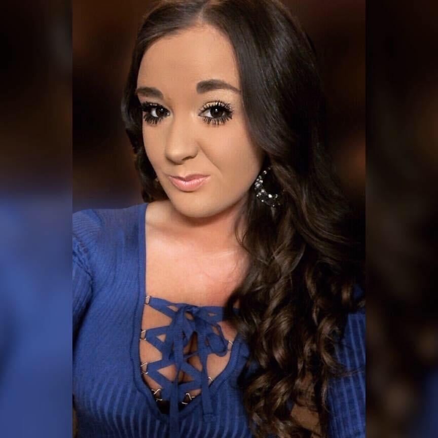 Illinois Girl Selling Her Bombshell Bras