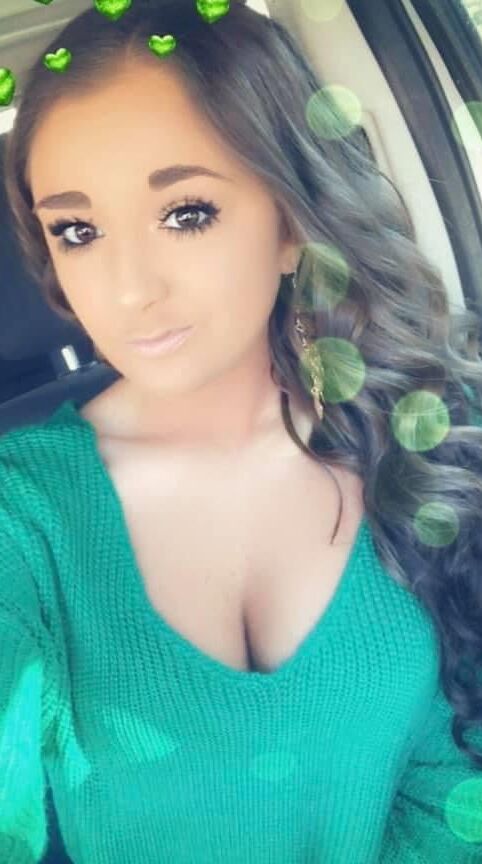 Illinois Girl Selling Her Bombshell Bras