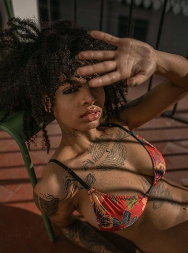 Molive nude