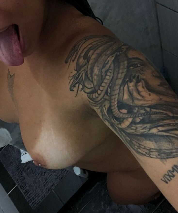 Emanuelle Simas nude
