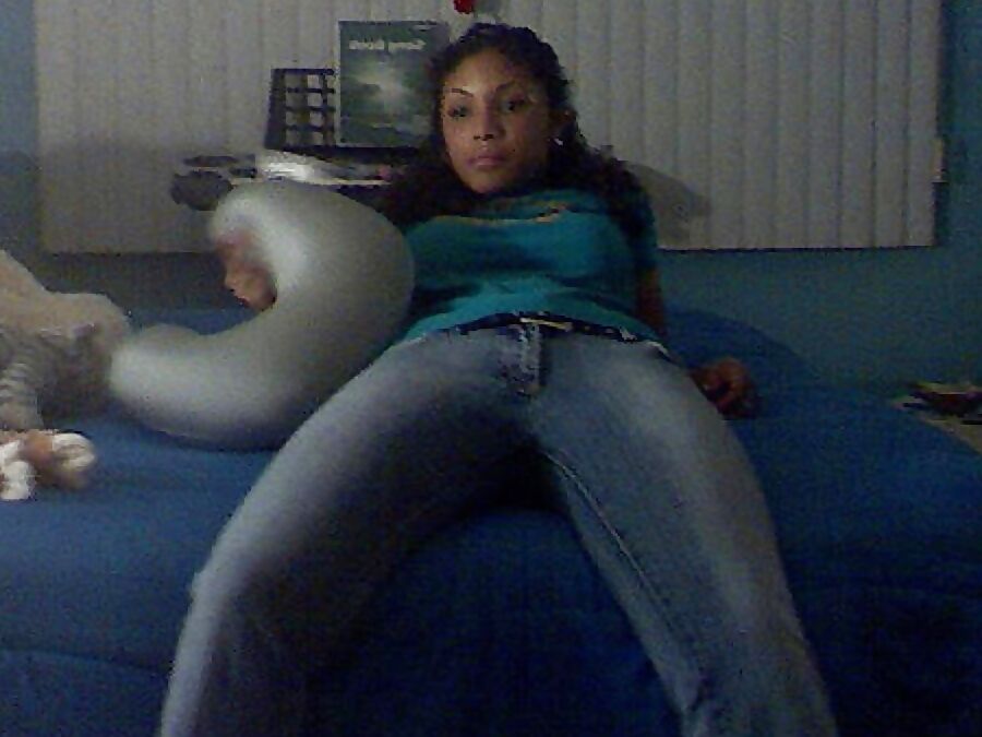 Beautiful Black Teen Shows Her Goods