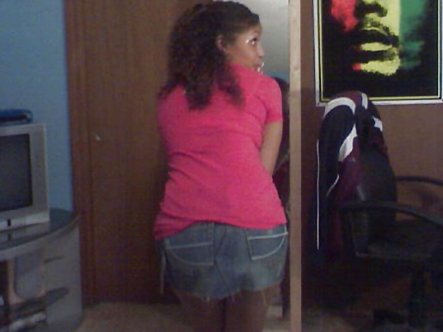 Beautiful Black Teen Shows Her Goods