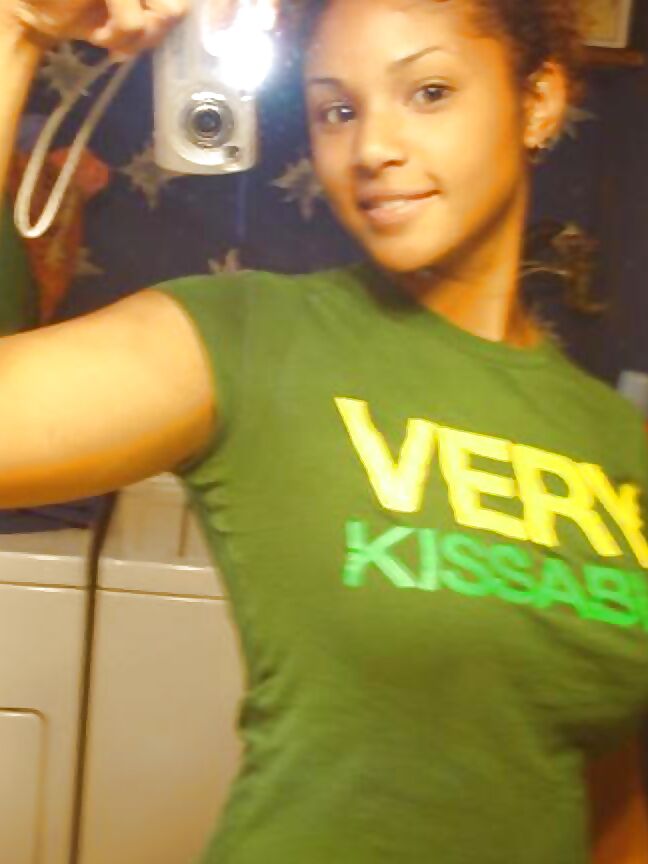Beautiful Black Teen Shows Her Goods