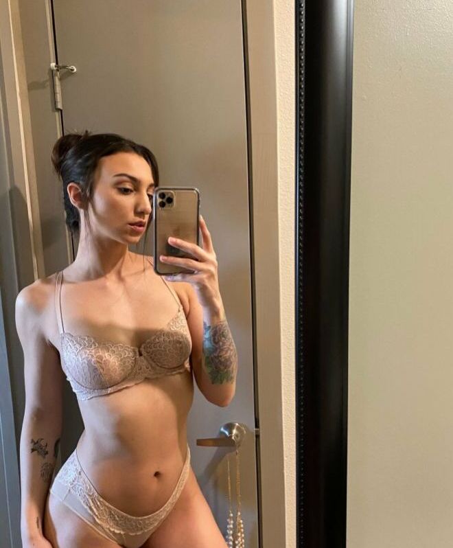 Victoria M&;lynn nude