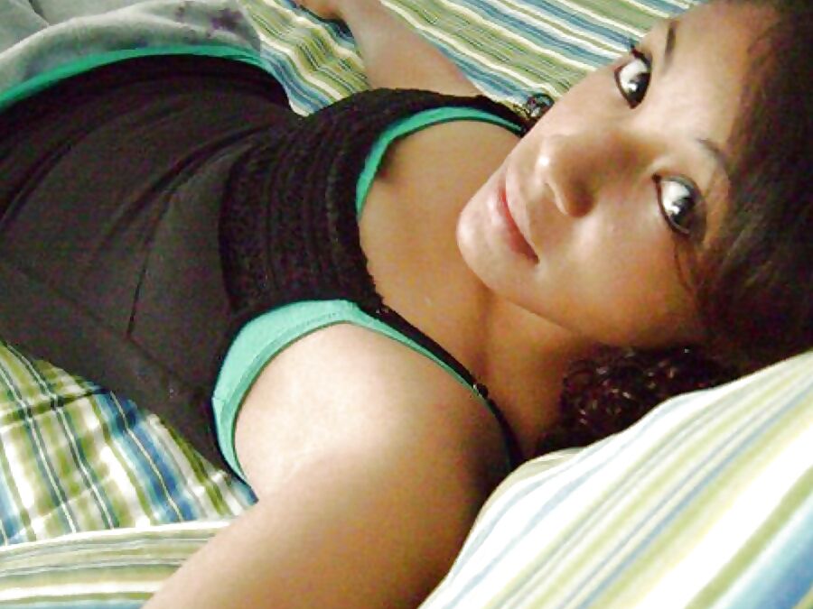 Beautiful Black Teen Shows Her Goods