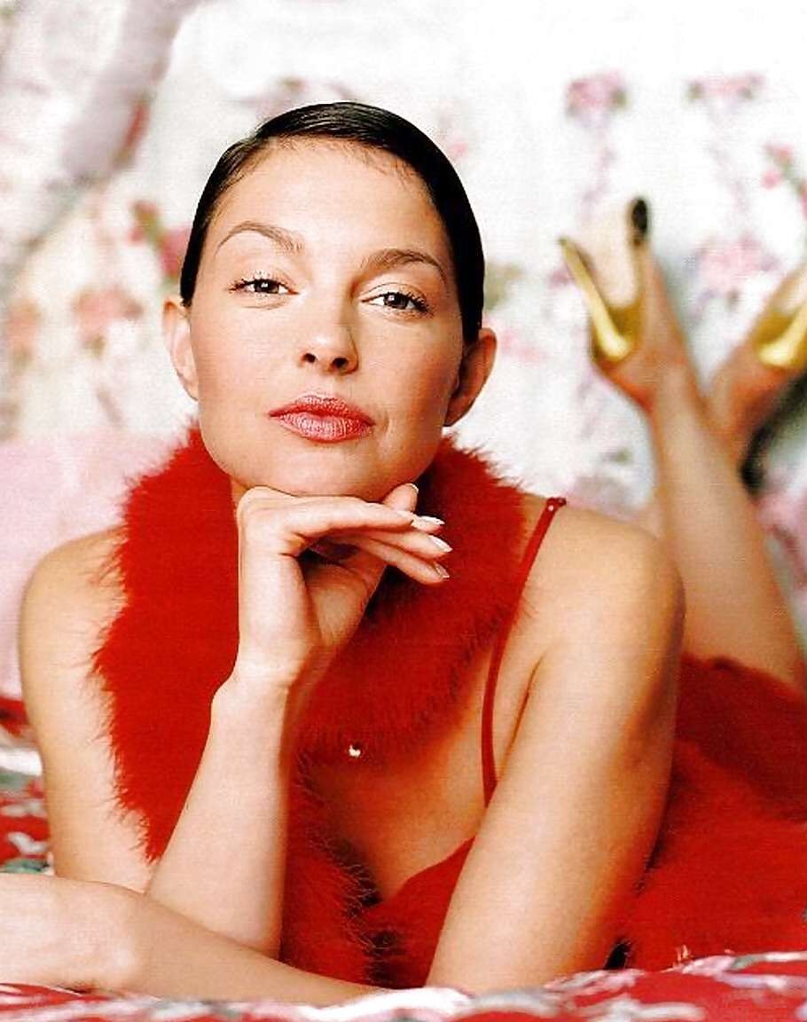 Ashley Judd showing her nice tits and getting fucked hard in nude movie caps