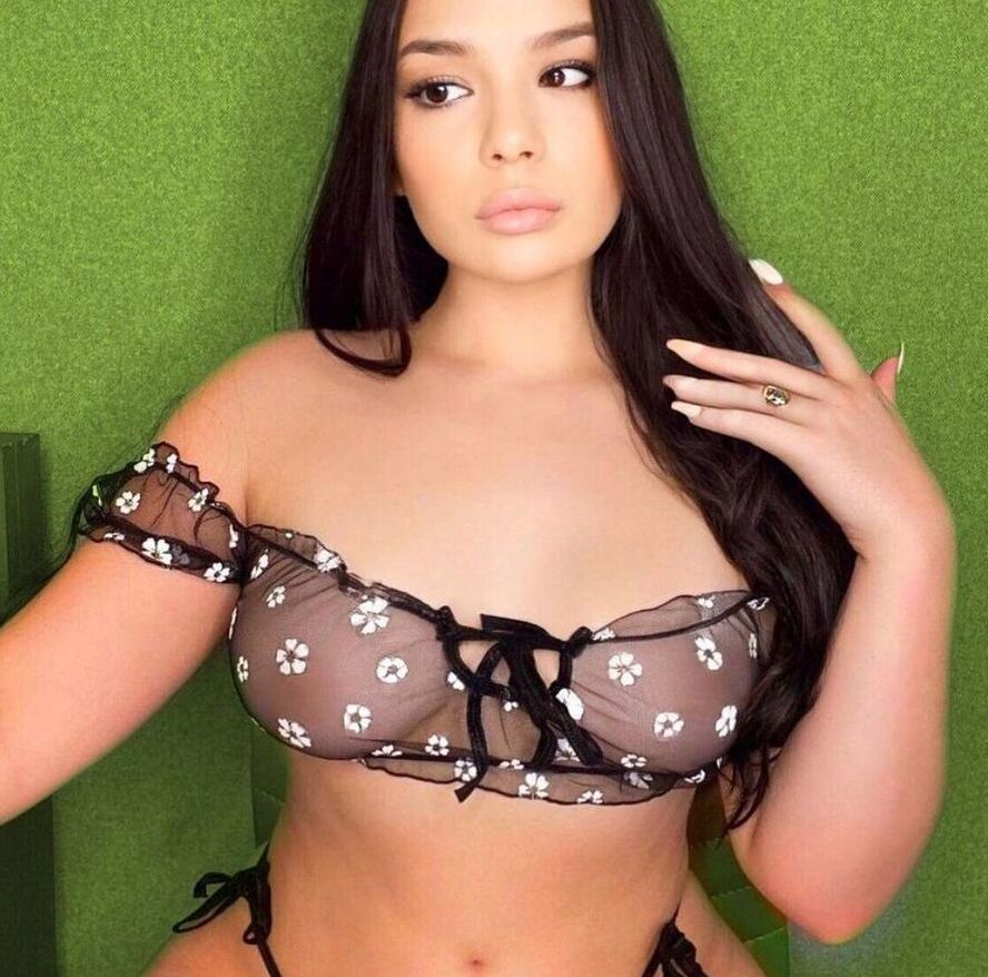 Julia Dias nude