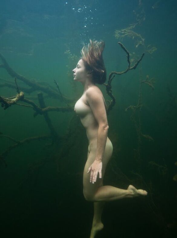 Nujolie nude
