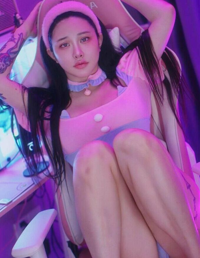 Sangyuxin Hitomi nude