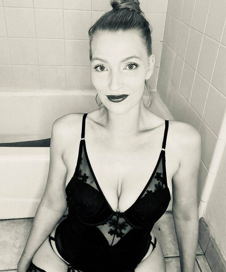 Nadia Shila nude