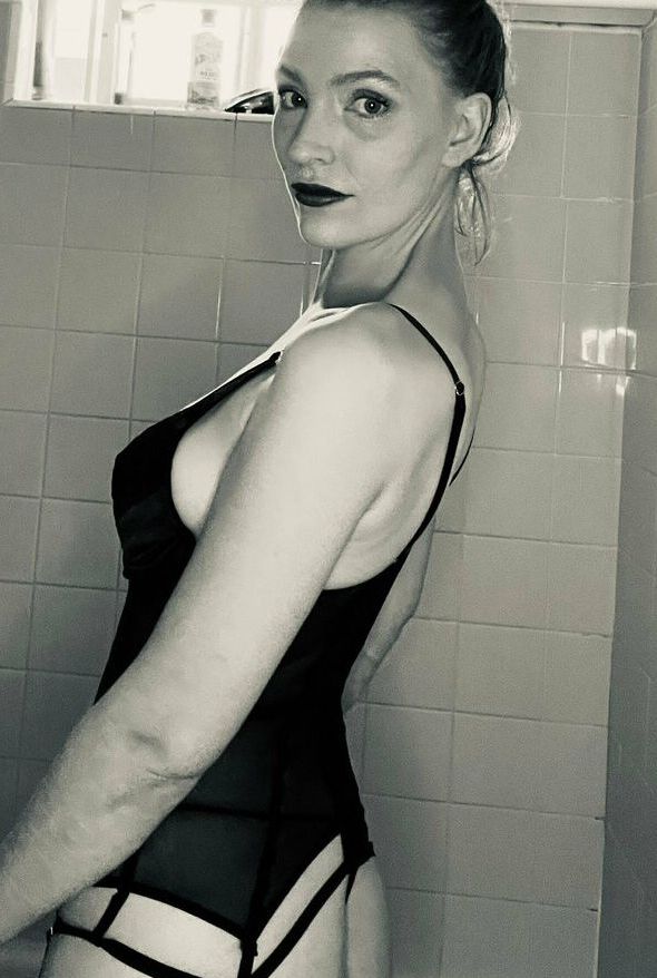 Nadia Shila nude
