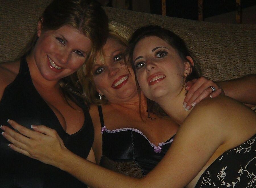 GROUPSEX - Della