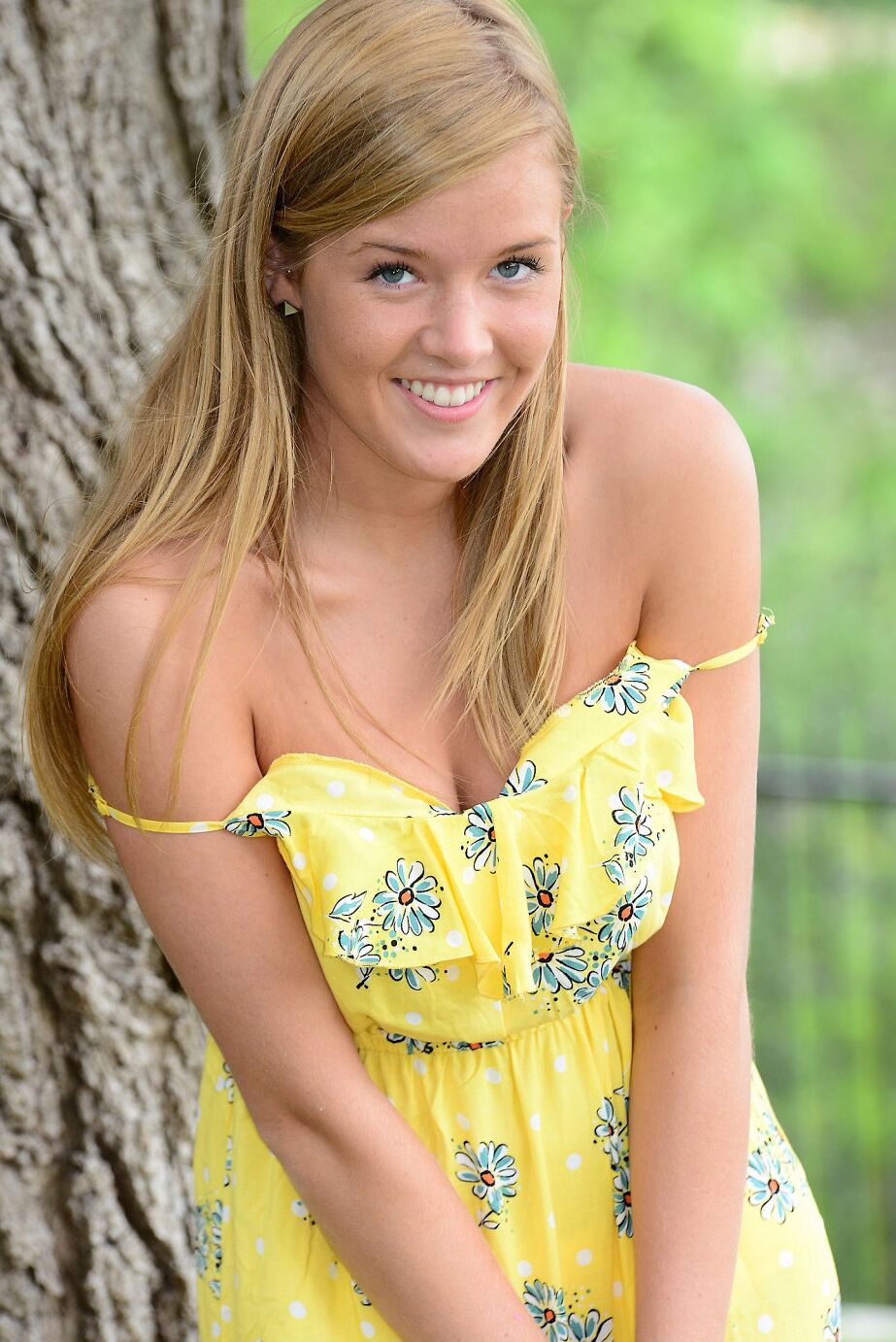 Sophia Winters takes off her sundress outside and sticks a dildo in her twat