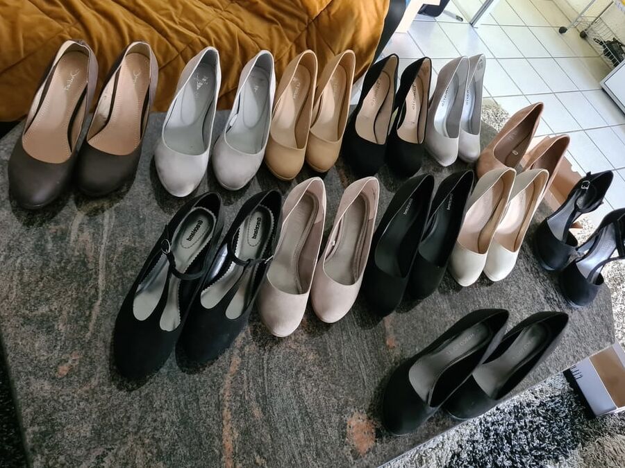 I&;am in stockings and Pumps