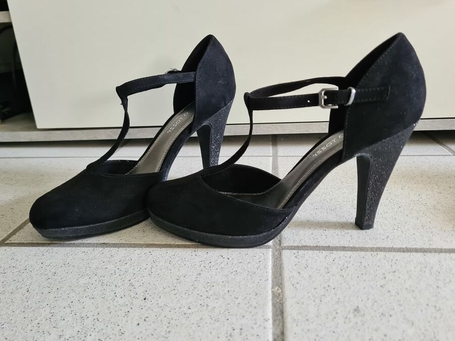 I&;am in stockings and Pumps