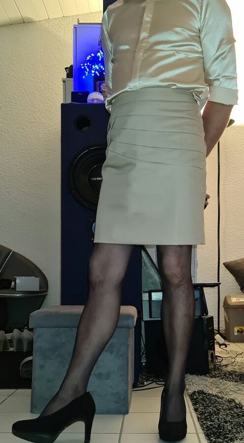 I&;am in stockings and Pumps