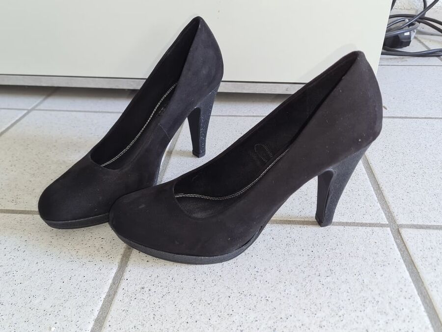 I&;am in stockings and Pumps