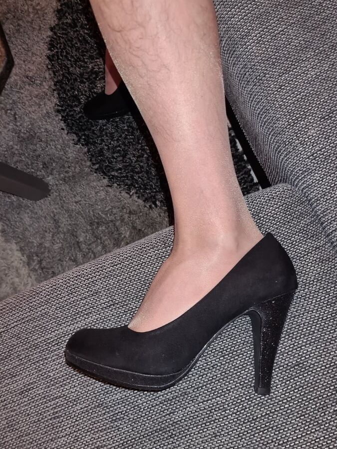 I&;am in stockings and Pumps