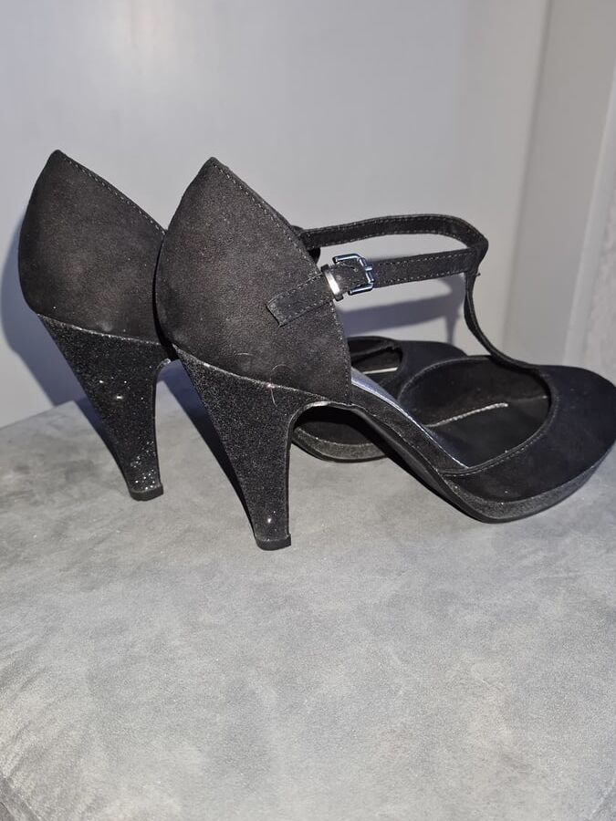 I&;am in stockings and Pumps