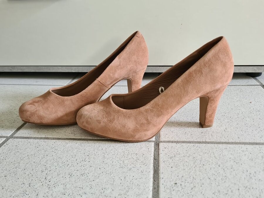I&;am in stockings and Pumps
