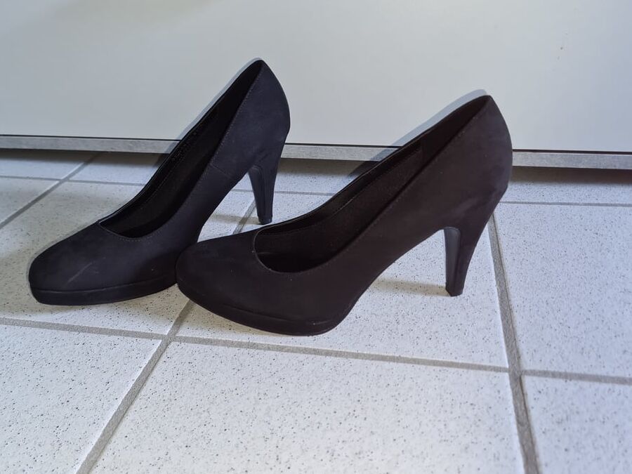 I&;am in stockings and Pumps
