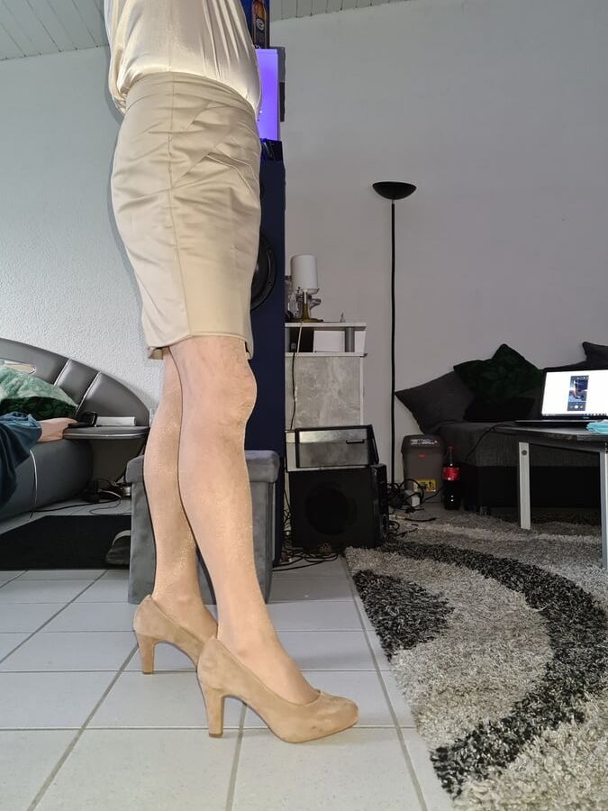 I&;am in stockings and Pumps