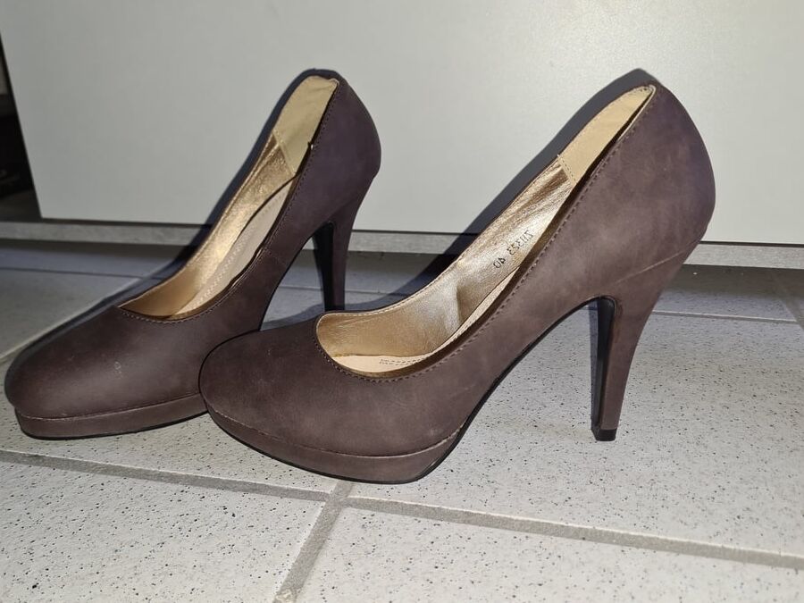 I&;am in stockings and Pumps