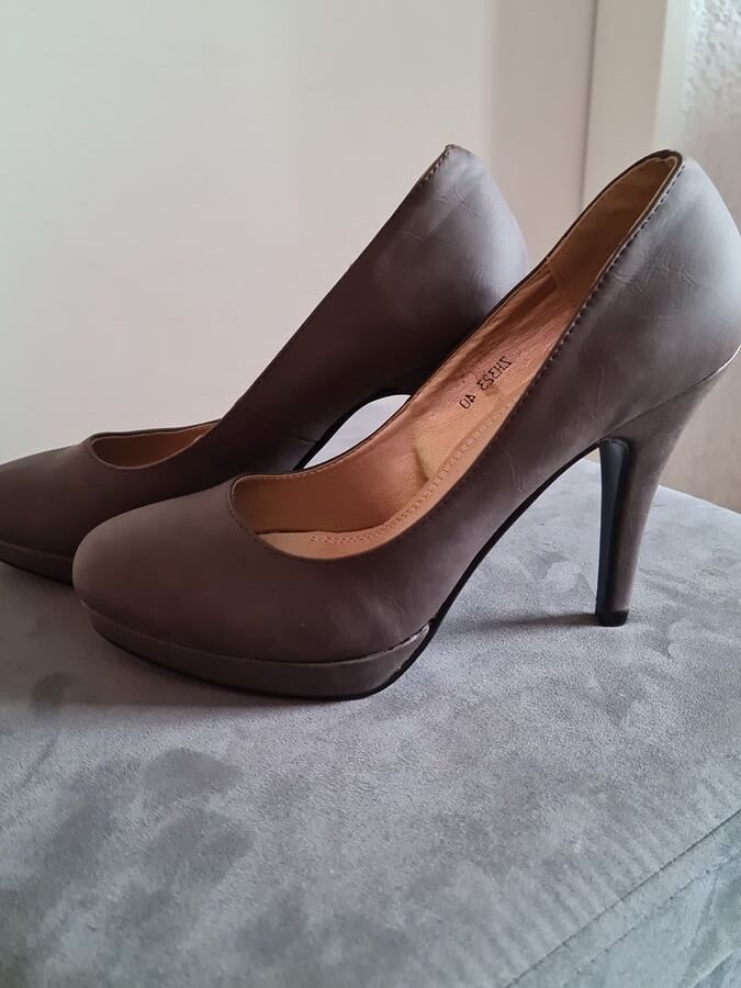 I&;am in stockings and Pumps