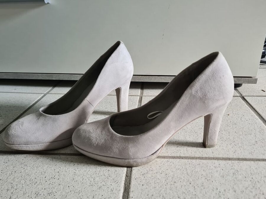 I&;am in stockings and Pumps