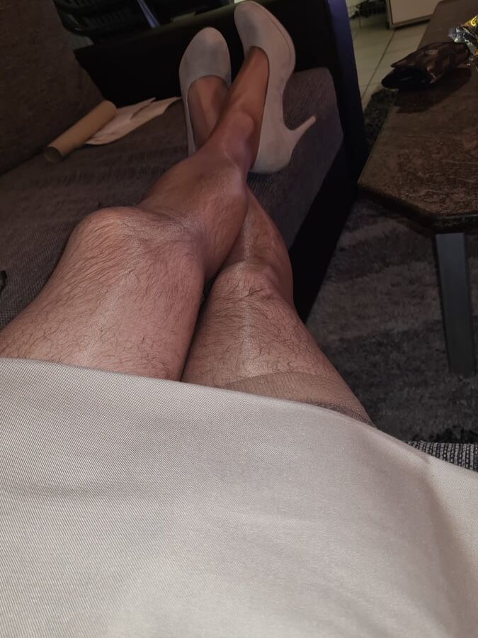 I&;am in stockings and Pumps