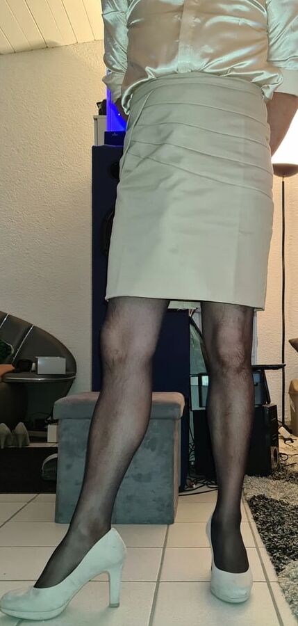 I&;am in stockings and Pumps