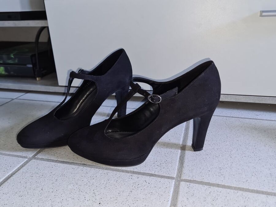 I&;am in stockings and Pumps