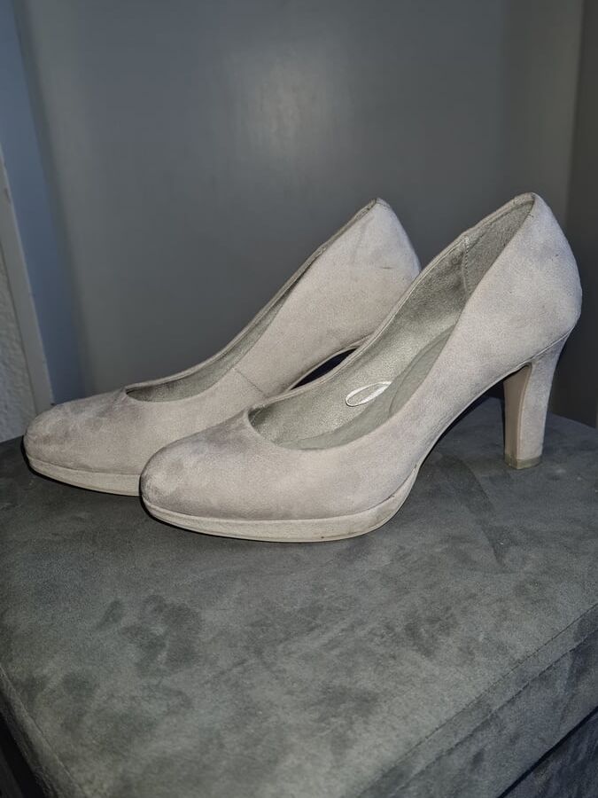 I&;am in stockings and Pumps