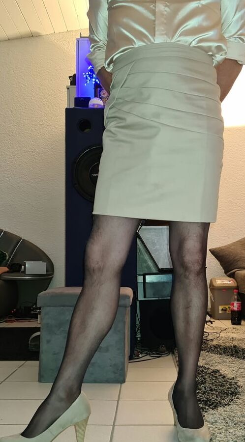 I&;am in stockings and Pumps