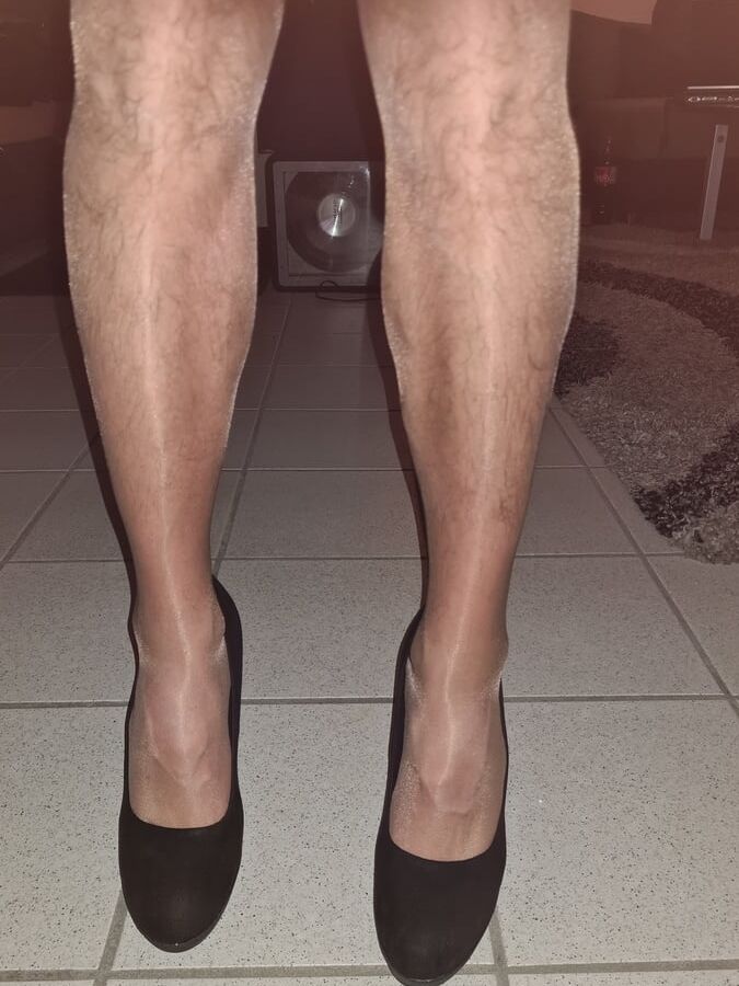 I&;am in stockings and Pumps