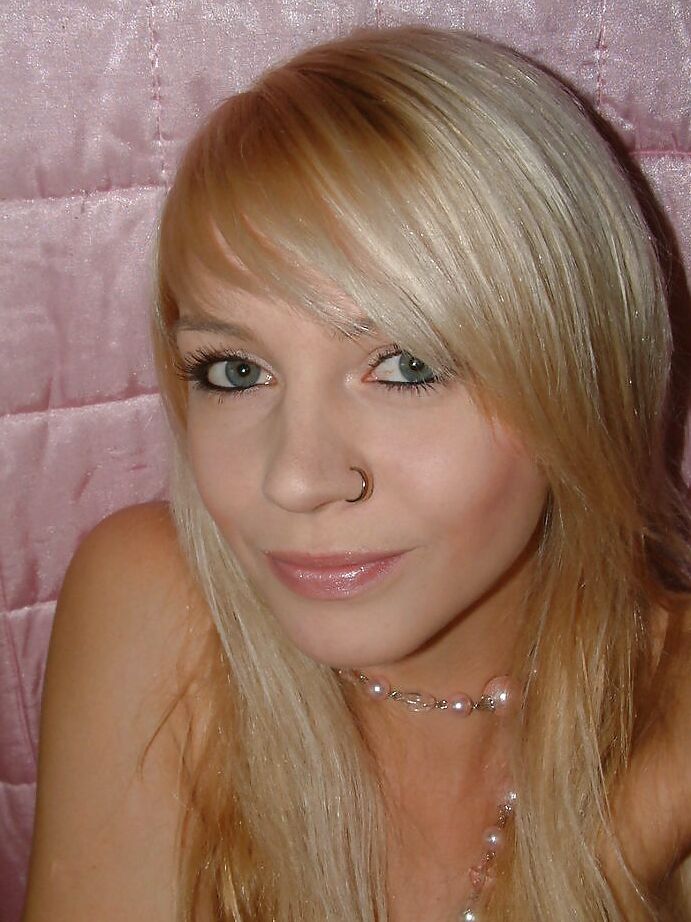 Pretty Amateur Blonde