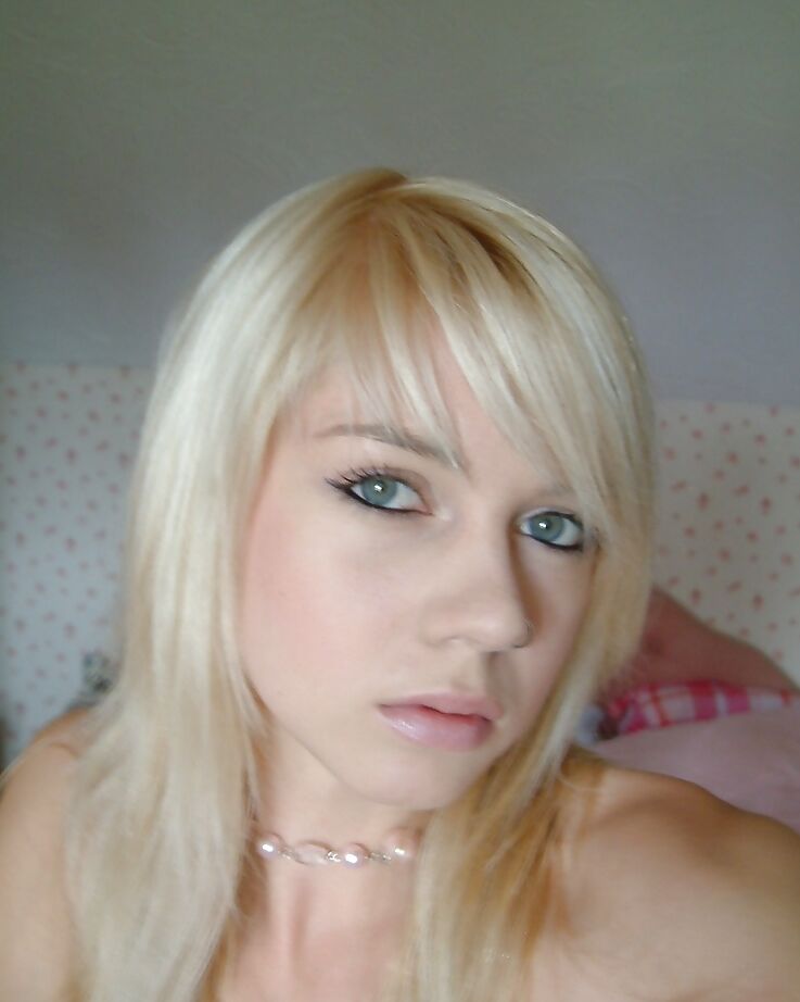 Pretty Amateur Blonde