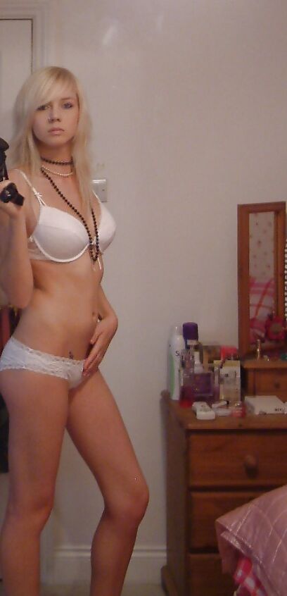 Pretty Amateur Blonde