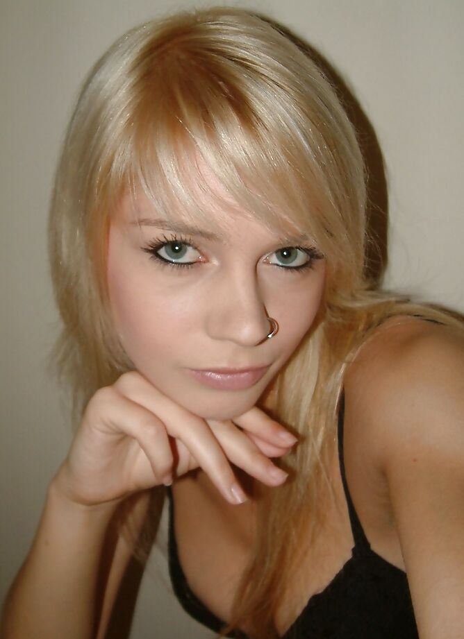 Pretty Amateur Blonde