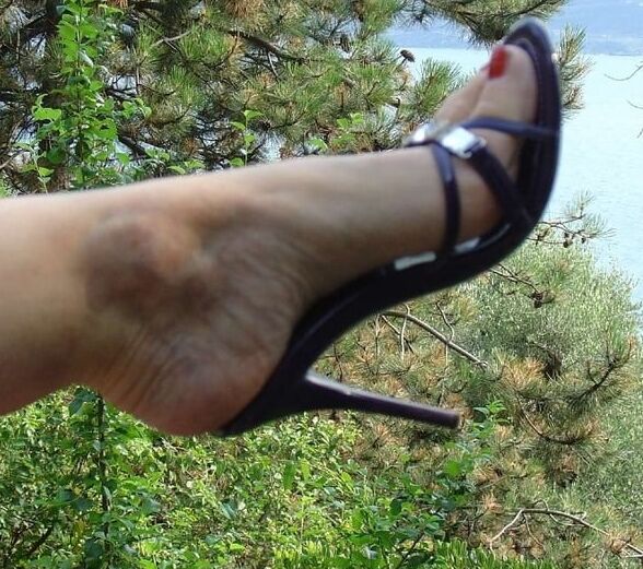 FEET _ sandali e zoccoli