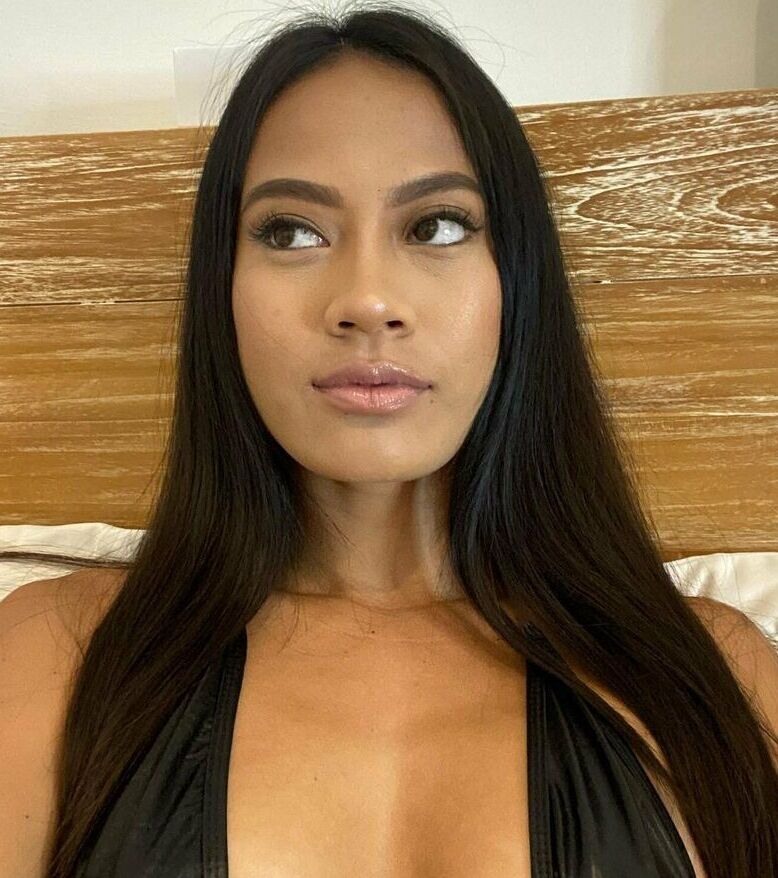Davinaseductive nude