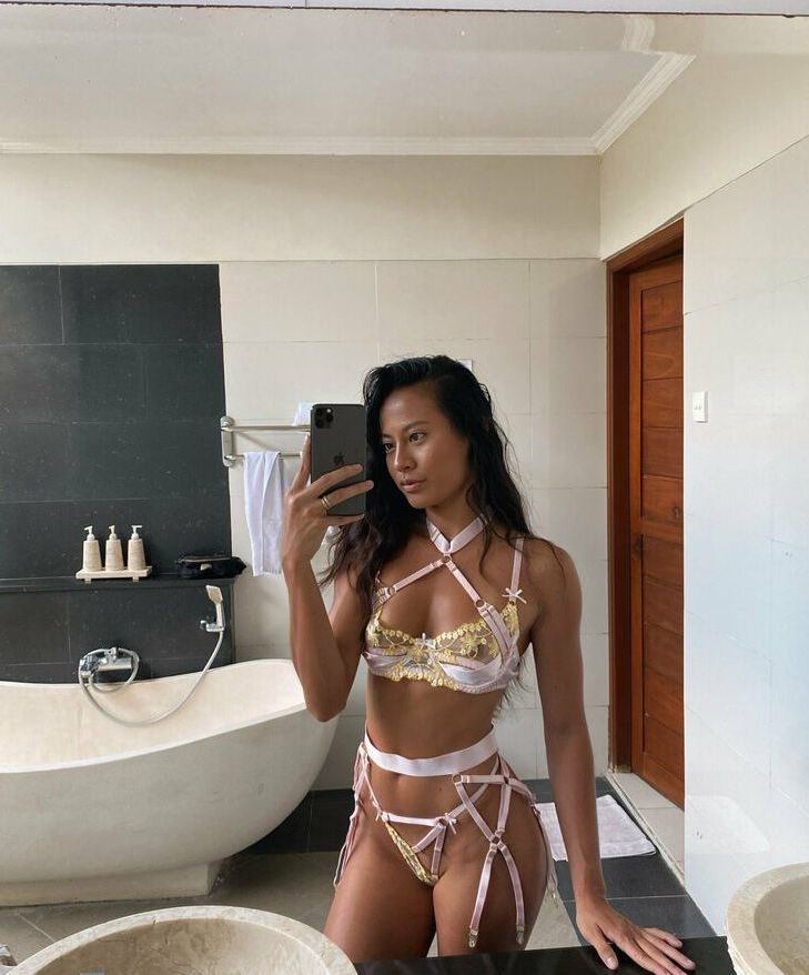 Davinaseductive nude