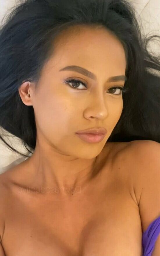 Davinaseductive nude
