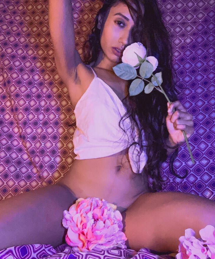Kalham Amor nude