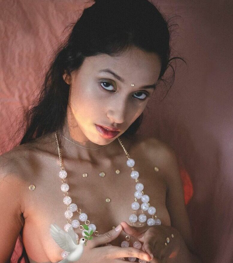 Kalham Amor nude