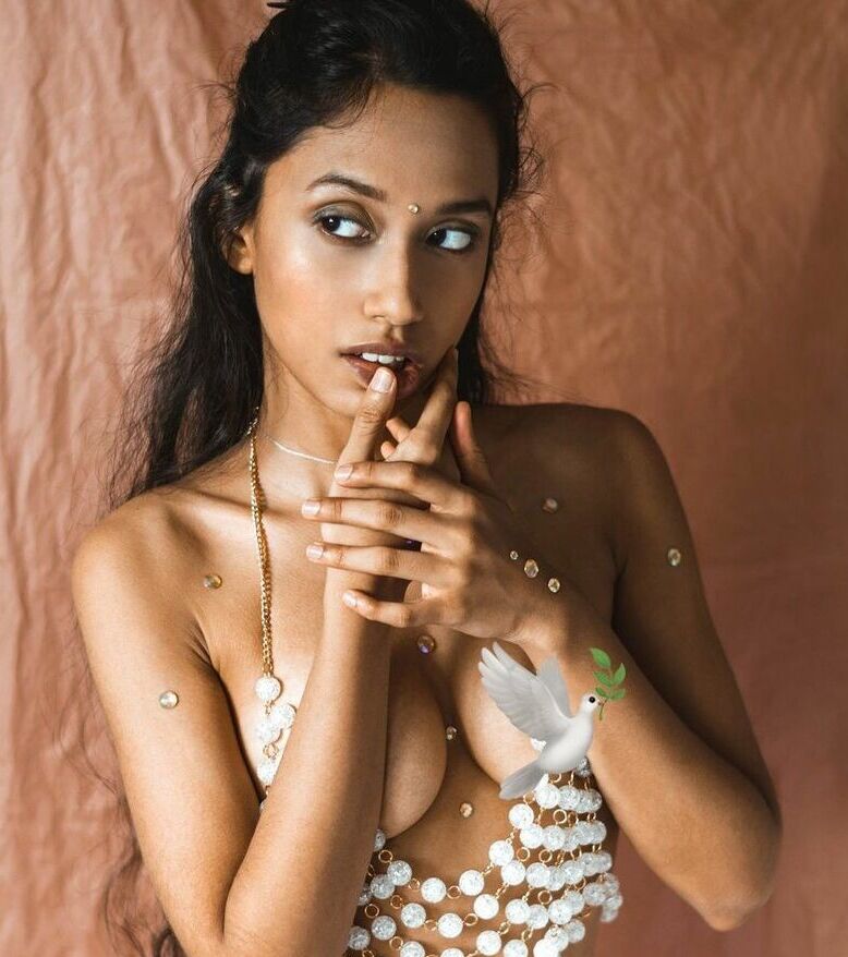 Kalham Amor nude