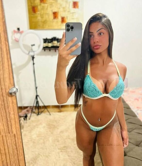 Patricia Araujo nude